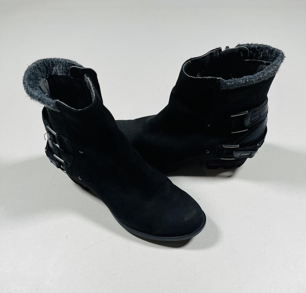 Sorel Boots Womens Size 8.5 Black Suede Ankle Biker Buckle Zip Lug Sole Booties